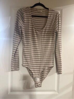 Striped Long-Sleeve Scoop Neck Bodysuit - Cream/Black
